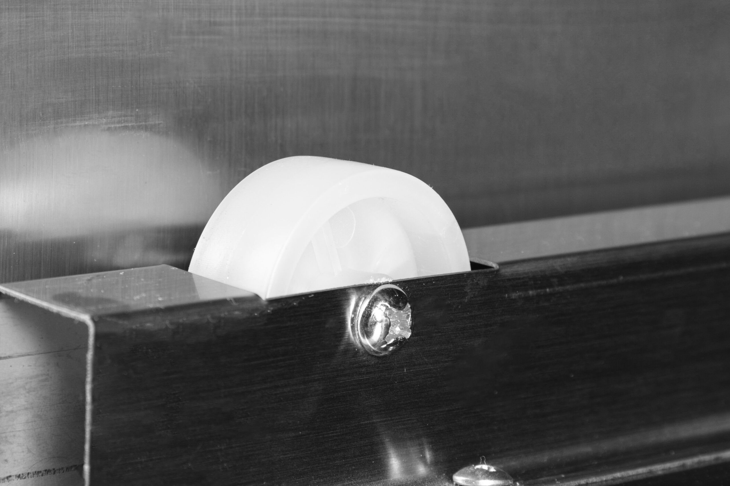 Roundfin RD-4 4 Rooms Mortuary Refrigerator - Image 3